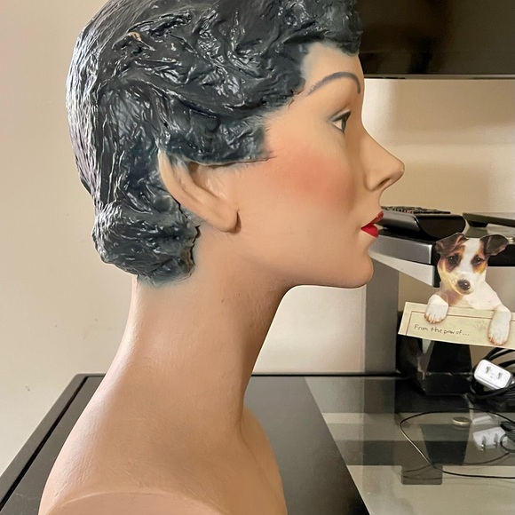 Vintage Female Head mannequin display. - Picture 7 of 7